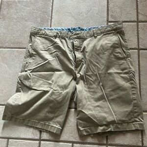 Tommy Bahama kahaki shorts excellent condition size 40